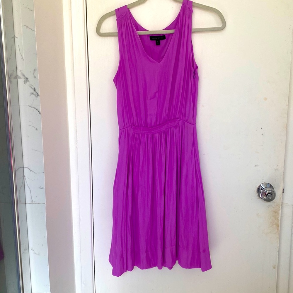 Purple/Pink pleated banana republic dress size 4 with POCKETS!